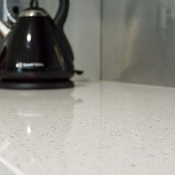 cocina con tetera blaco matrix